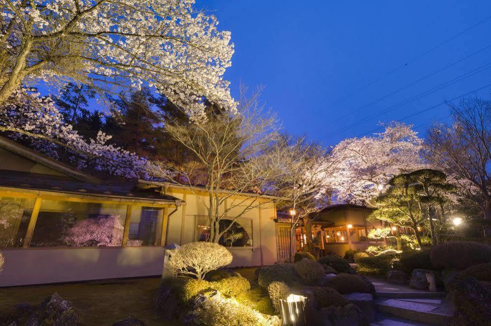 Hotel Fujisan Onsen Bessho Sasa Fujiyoshida Exterior foto